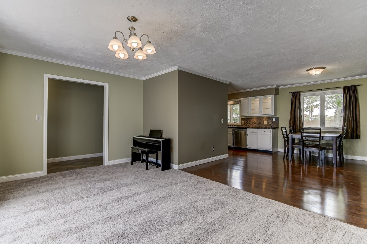 79 Roundtable Road Springfield, IL 62704 - Photo 4 of 43
