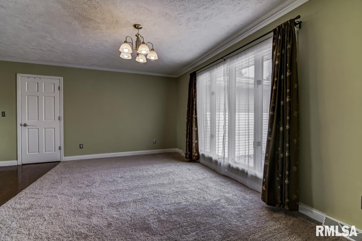 79 Roundtable Road Springfield, IL 62704 - Photo 5 of 43