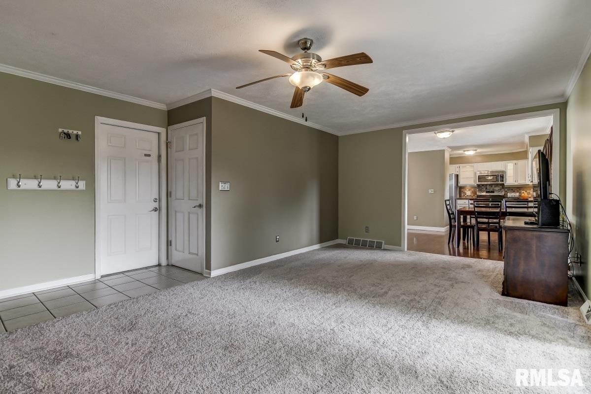 79 Roundtable Road Springfield, IL 62704 - Photo 8 of 43