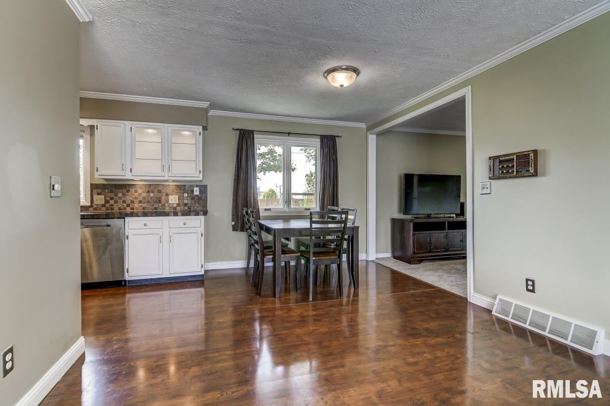 79 Roundtable Road Springfield, IL 62704 - Photo 9 of 43