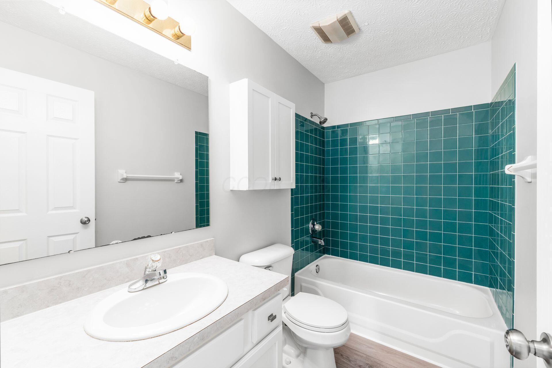342 Shawnee Loop South Pataskala, OH 43062 - Photo 26 of 51 Guest Bath