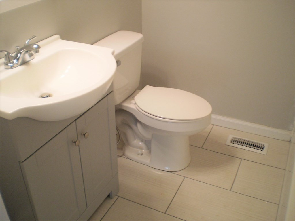 925 Cobb Road Evans, GA 30809 - Photo 16 of 20 3rd full bathroom