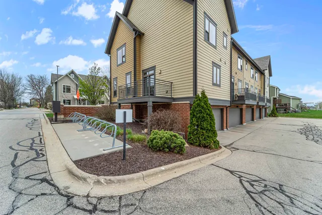 $350,000 | 2810 No Oaks, Fitchburg, WI 53711