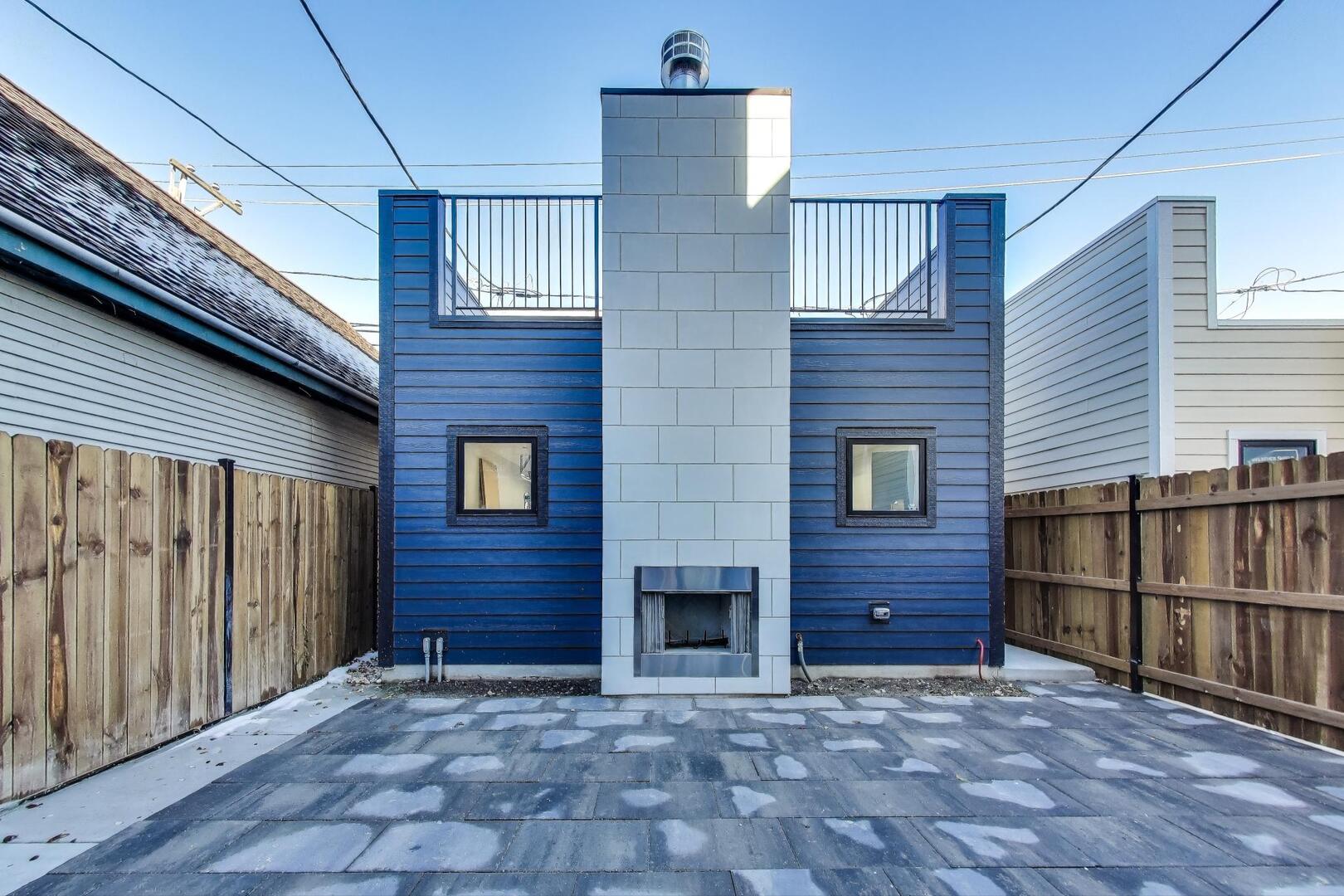 2213 West Huron Street Chicago, IL 60612 - Photo 38 of 42 a view of an entrance of the house