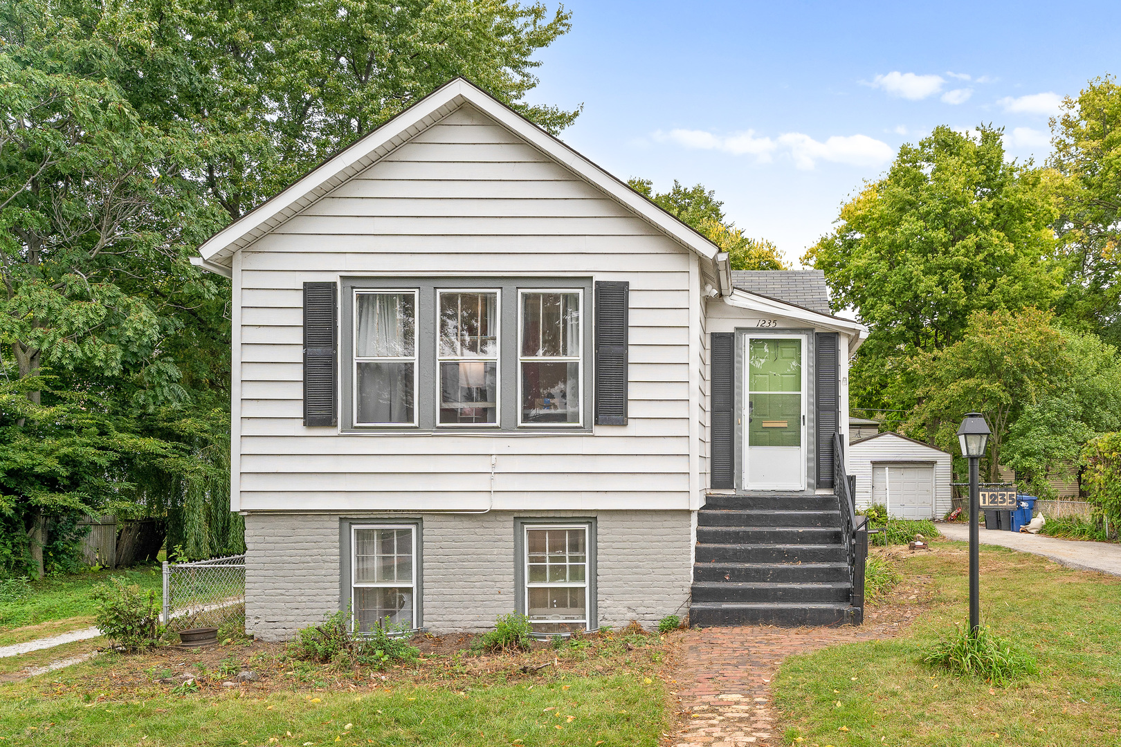 1235 Leon Place Evanston, IL 60201 - Photo 2 of 30