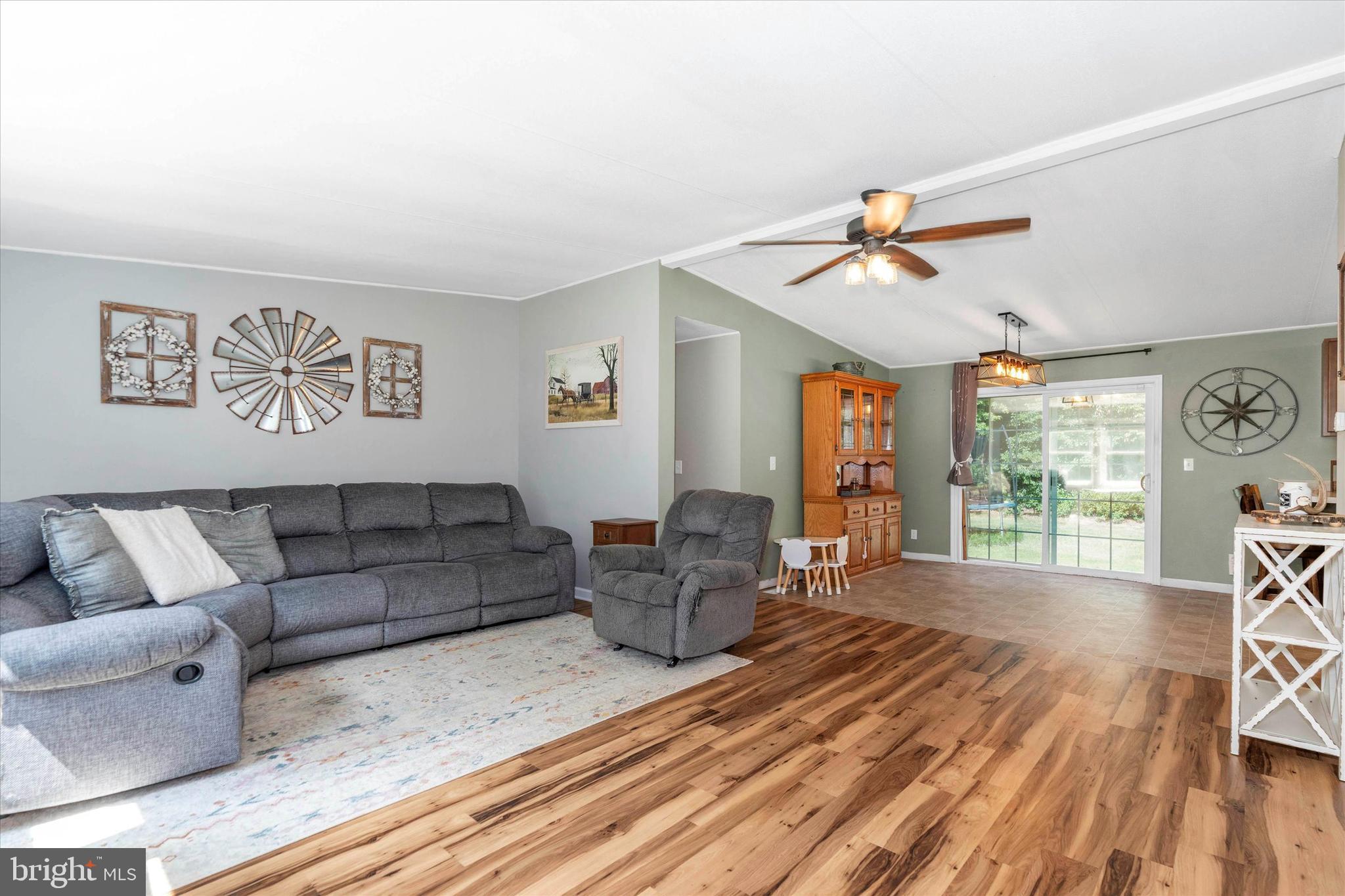 371 Squawigm Road Dover, DE 19901 - Photo 5 of 37 Family Room