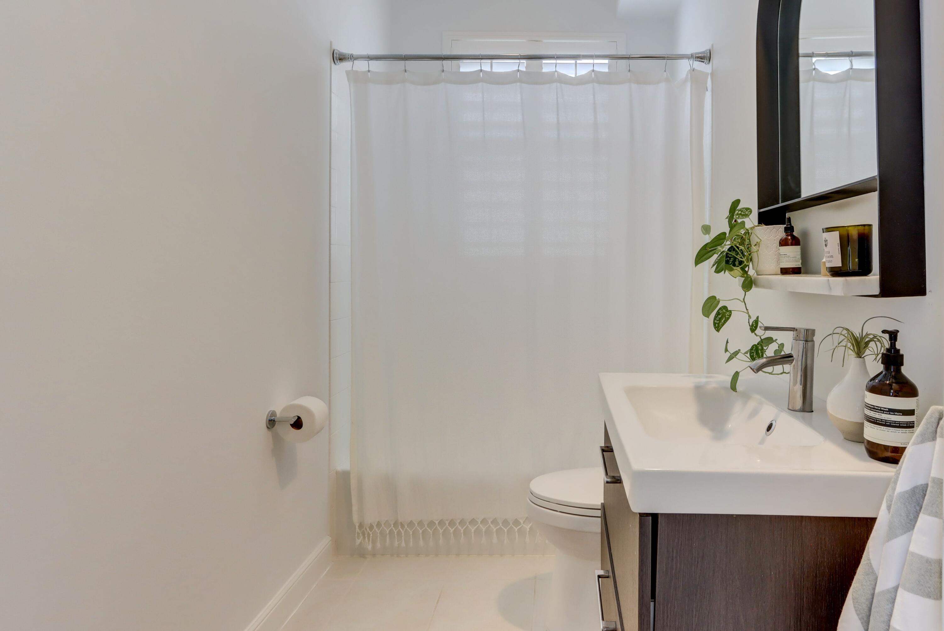 6644 Northwest 42nd Way Boca Raton, FL 33496 - Photo 4 of 34 Bathroom 4 - down