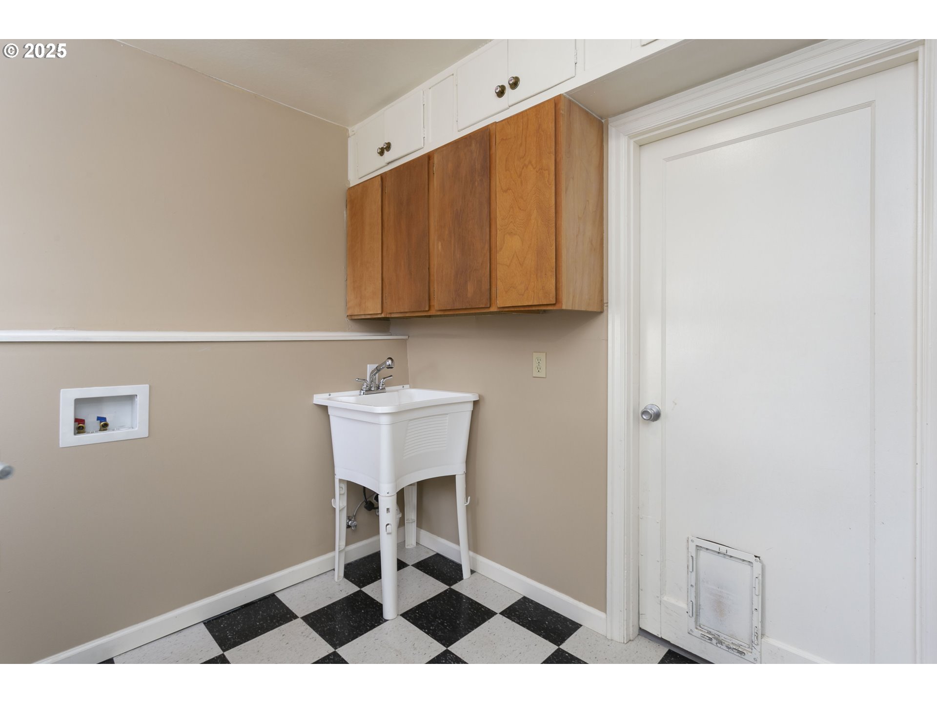 9628 Southeast Holgate Boulevard Portland, OR 97266 - Photo 13 of 15 a bathroom with a sink and a mirror