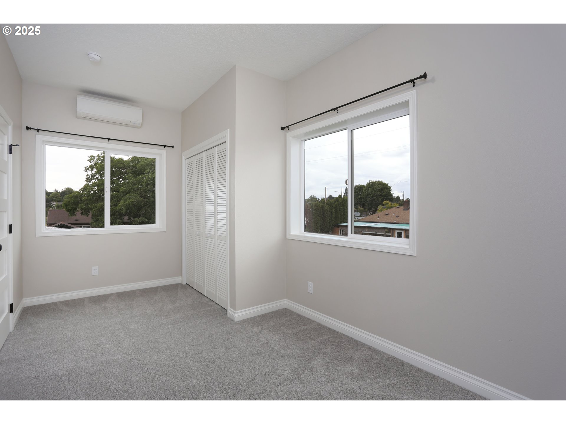 9628 Southeast Holgate Boulevard Portland, OR 97266 - Photo 5 of 15 a view of an empty room with a window