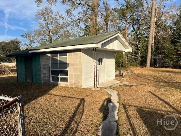 $2,300 | 16 Herty Avenue, Savannah, GA 31408