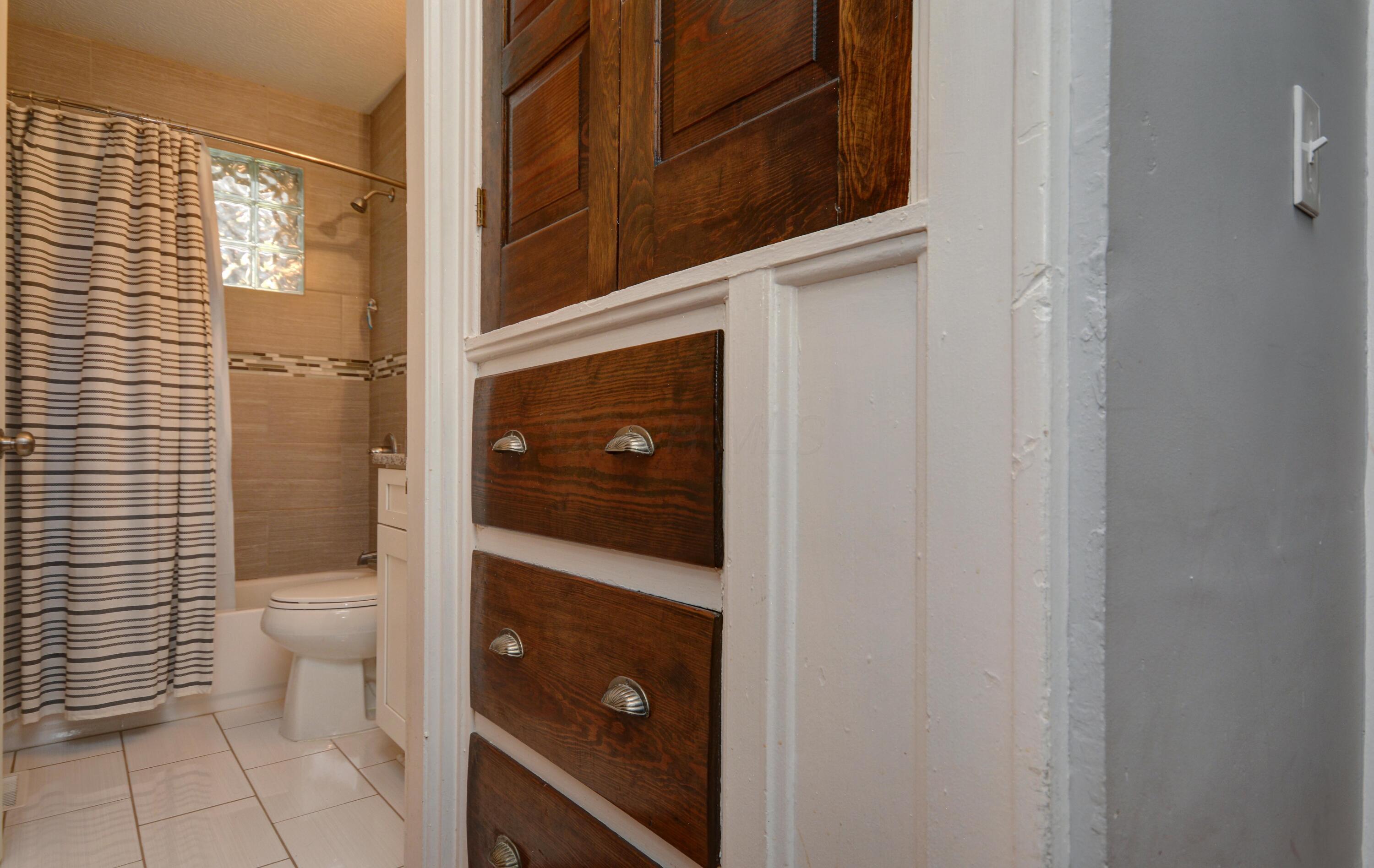 1825-1827 Bryden Road Columbus, OH 43205 - Photo 23 of 24 Unit 1825 - previous rental listing photo