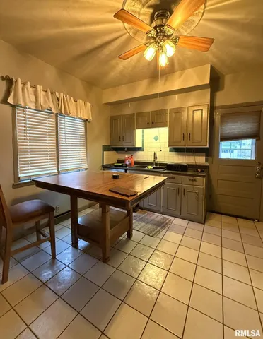 $54,900 | 796 Peck Street, Galesburg, IL 61401