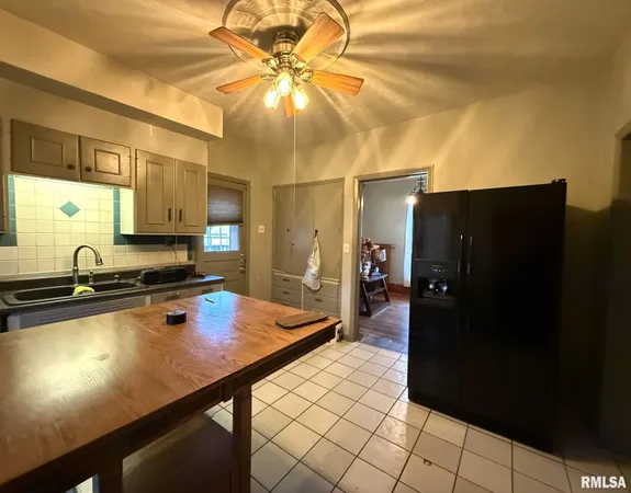 $54,900 | 796 Peck Street, Galesburg, IL 61401