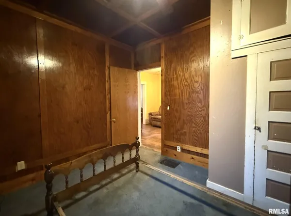 $54,900 | 796 Peck Street, Galesburg, IL 61401