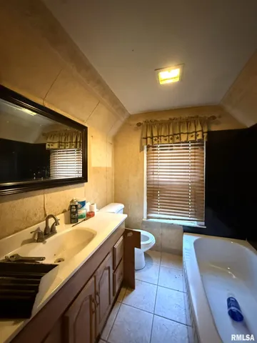 $54,900 | 796 Peck Street, Galesburg, IL 61401