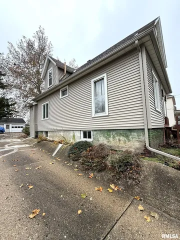 $54,900 | 796 Peck Street, Galesburg, IL 61401