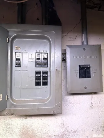 $54,900 | 796 Peck Street, Galesburg, IL 61401