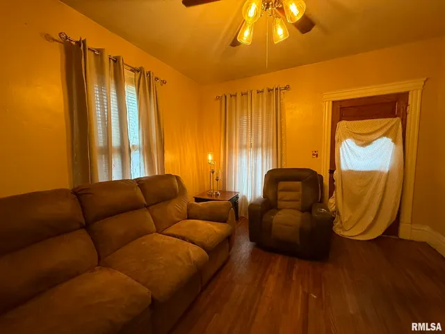 $54,900 | 796 Peck Street, Galesburg, IL 61401