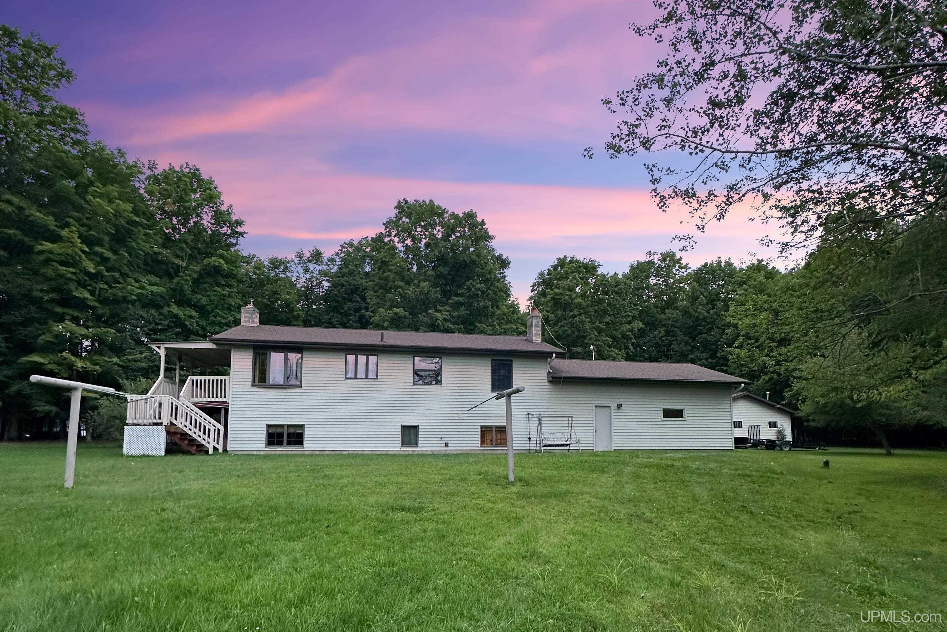 8622 M.5 Road Gladstone, MI 49837 - Photo 2 of 15