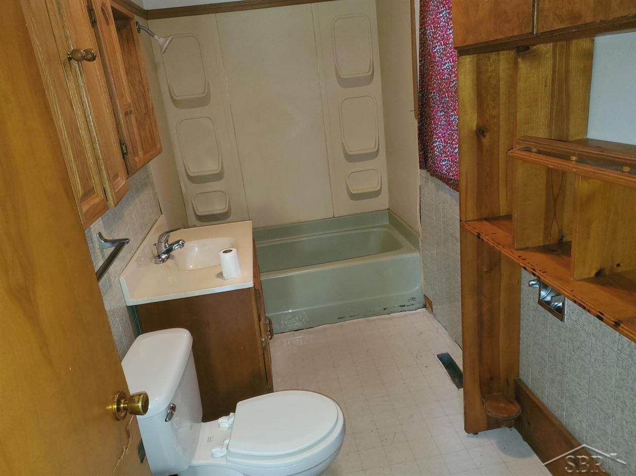 4712 South Washington Road Saginaw, MI 48601 - Photo 9 of 13 50096320-8.JPG