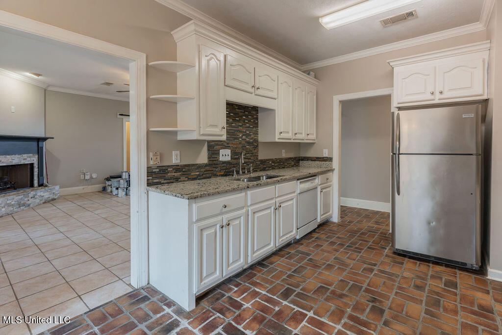 331 Cypress Creek Road Brandon, MS 39047 - Photo 19 of 65 19-Kitchen