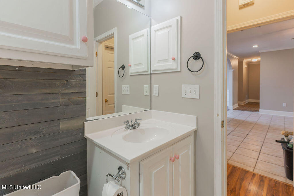 331 Cypress Creek Road Brandon, MS 39047 - Photo 46 of 65 46-HallBathroom