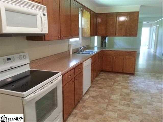 6118 Highway 11 Inman, SC 29349 - Photo 4 of 19