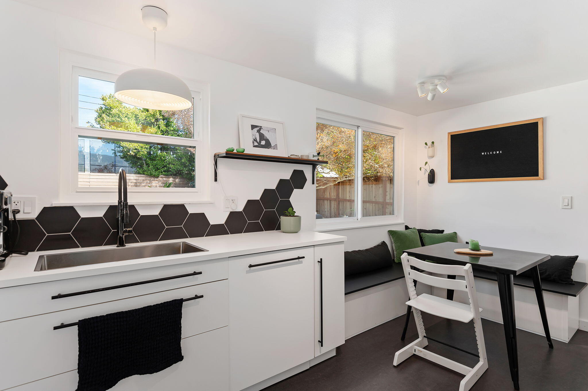 5762 Berkeley Road Goleta, CA 93117 - Photo 10 of 23 Breakfast nook