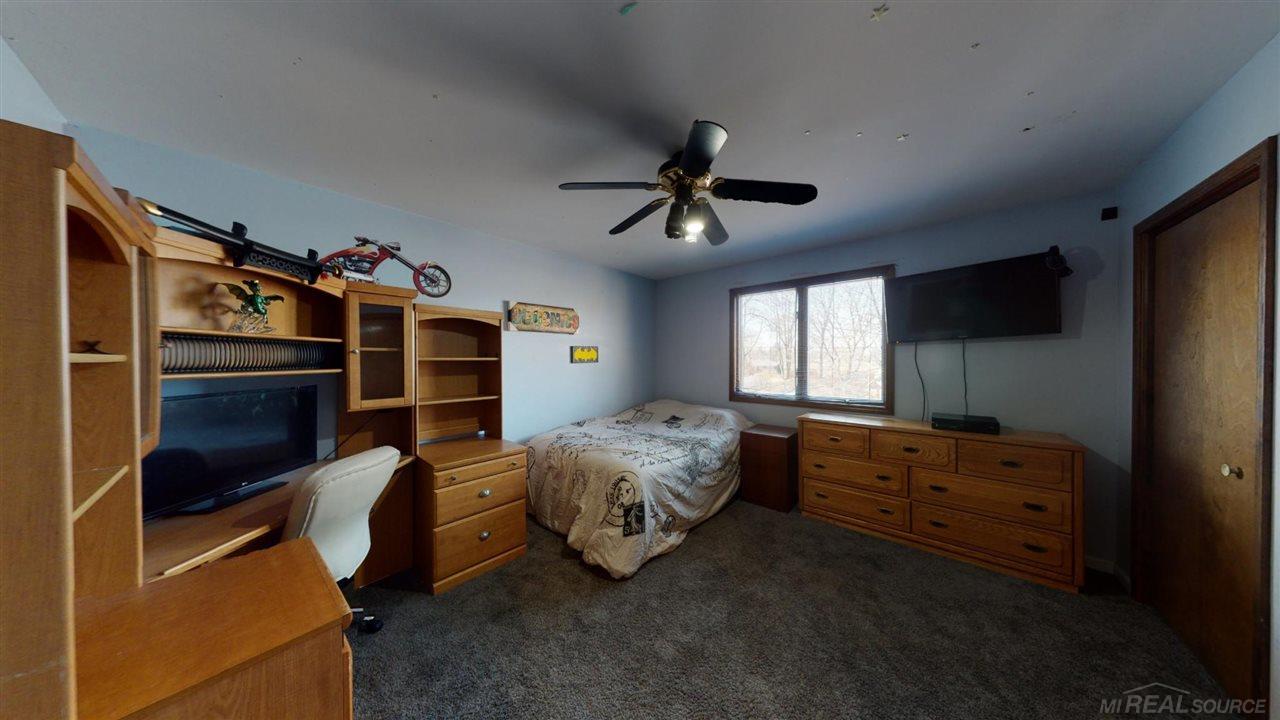 10457 Wayne Road Livonia, MI 48150 - Photo 23 of 34 50068233-22.JPG