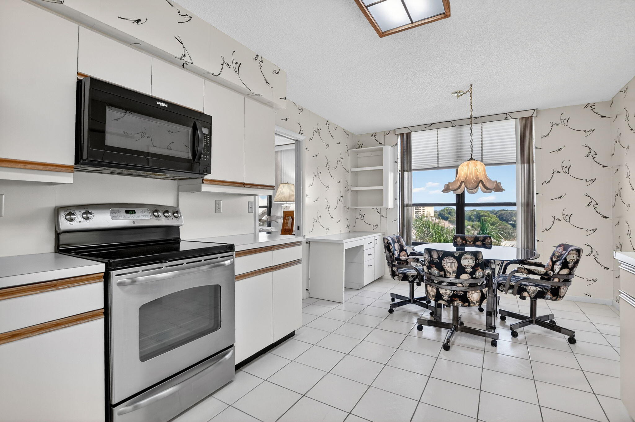 7564 Regency Lake Drive, Unit 701 Boca Raton, FL 33433 - Photo 22 of 47 kitchen