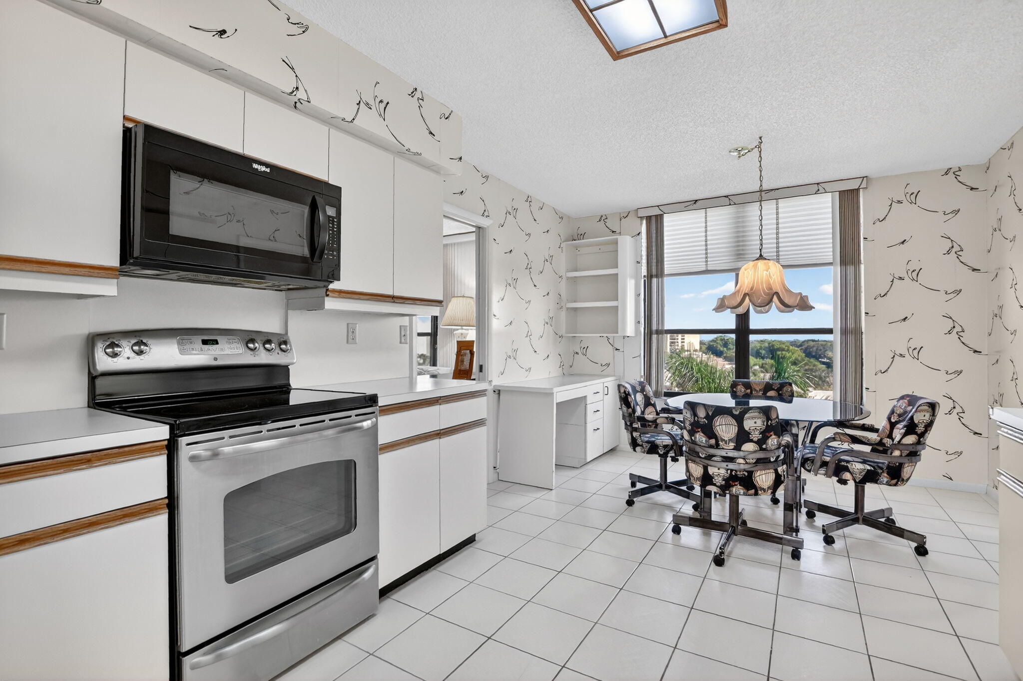 7564 Regency Lake Drive, Unit 701 Boca Raton, FL 33433 - Photo 23 of 47 kitchen