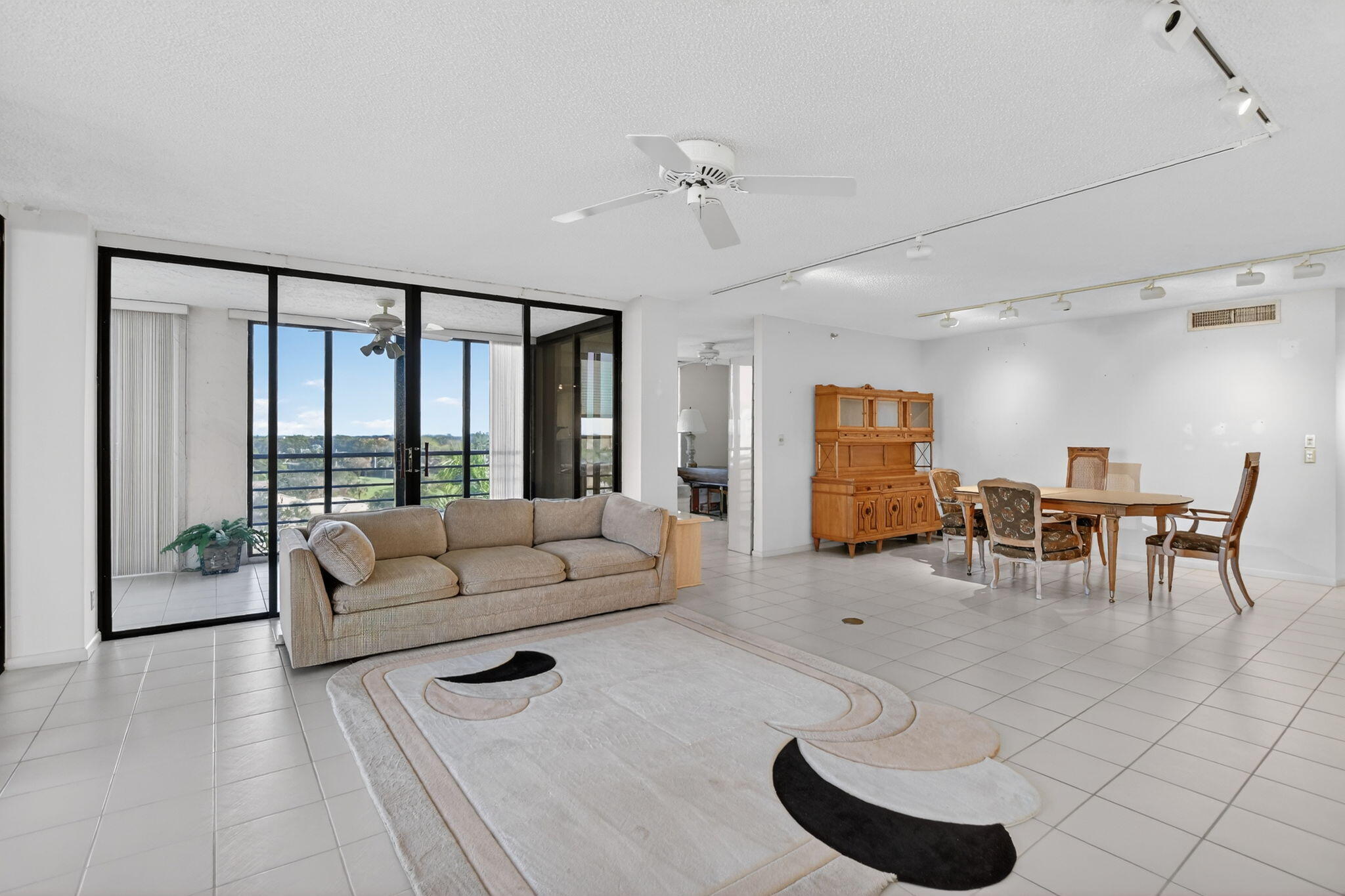 7564 Regency Lake Drive, Unit 701 Boca Raton, FL 33433 - Photo 8 of 47 living room