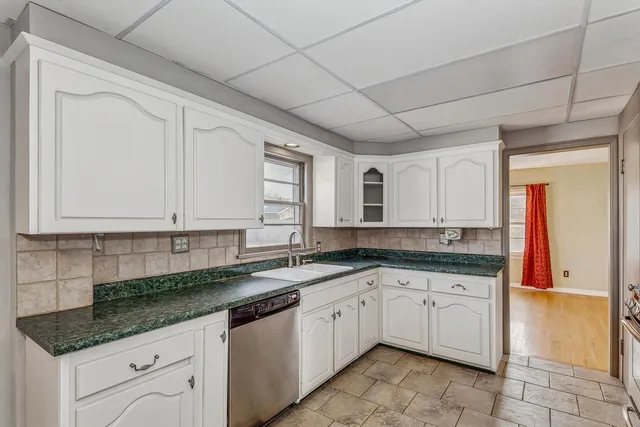 $320,000 | 32 Laurel Drive, Wichita, KS 67206