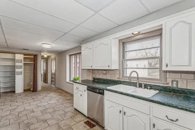 $320,000 | 32 Laurel Drive, Wichita, KS 67206