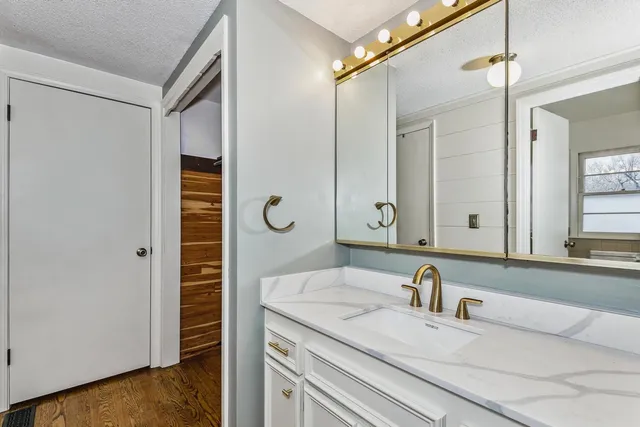 $320,000 | 32 Laurel Drive, Wichita, KS 67206