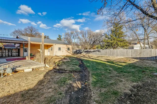 $320,000 | 32 Laurel Drive, Wichita, KS 67206