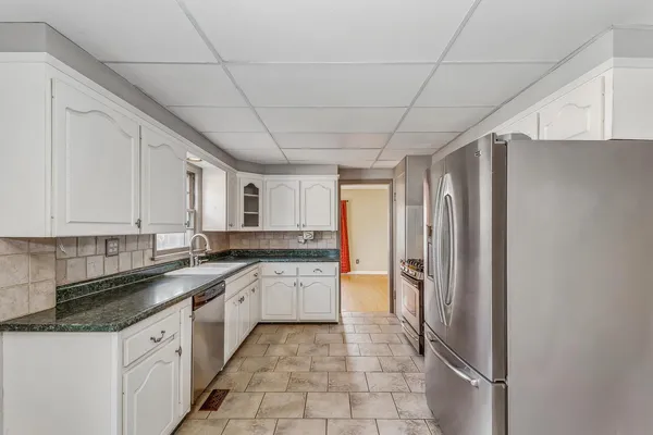 $320,000 | 32 Laurel Drive, Wichita, KS 67206