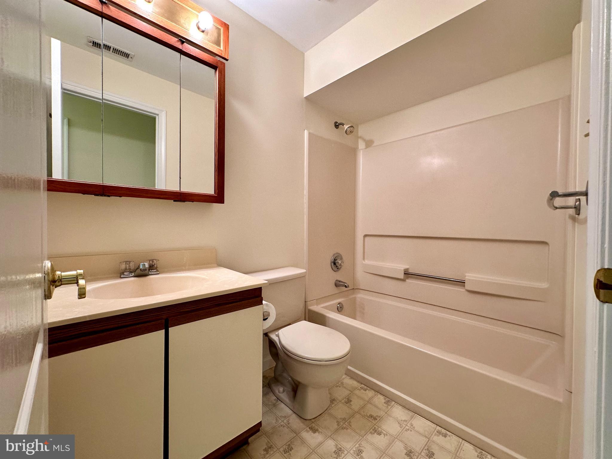 8493 Falls Run Road, Unit D Ellicott City, MD 21043 - Photo 21 of 44 Hall bath with new paint