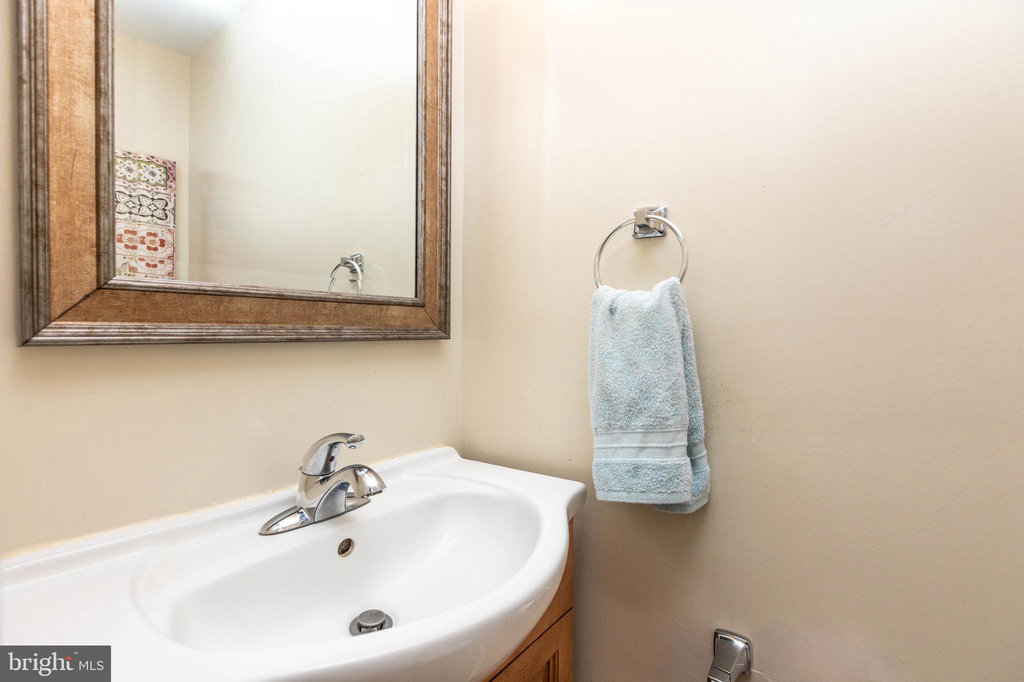 604 Overbrook Road Baltimore, MD 21212 - Photo 15 of 39 Main powder room