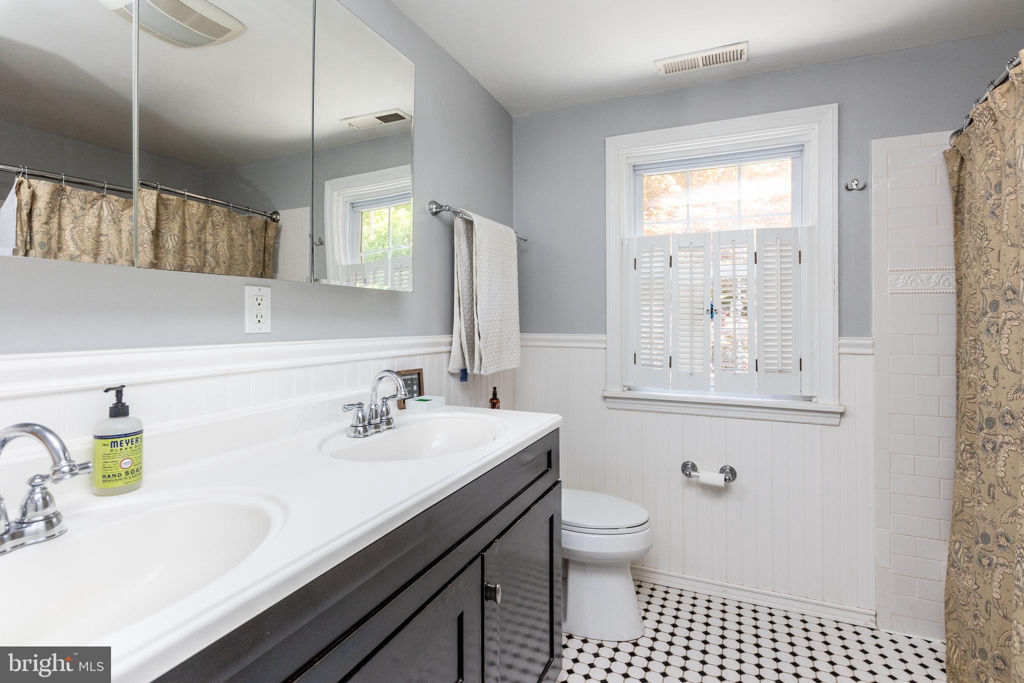604 Overbrook Road Baltimore, MD 21212 - Photo 27 of 39 Upper level full bathroom with bathtub