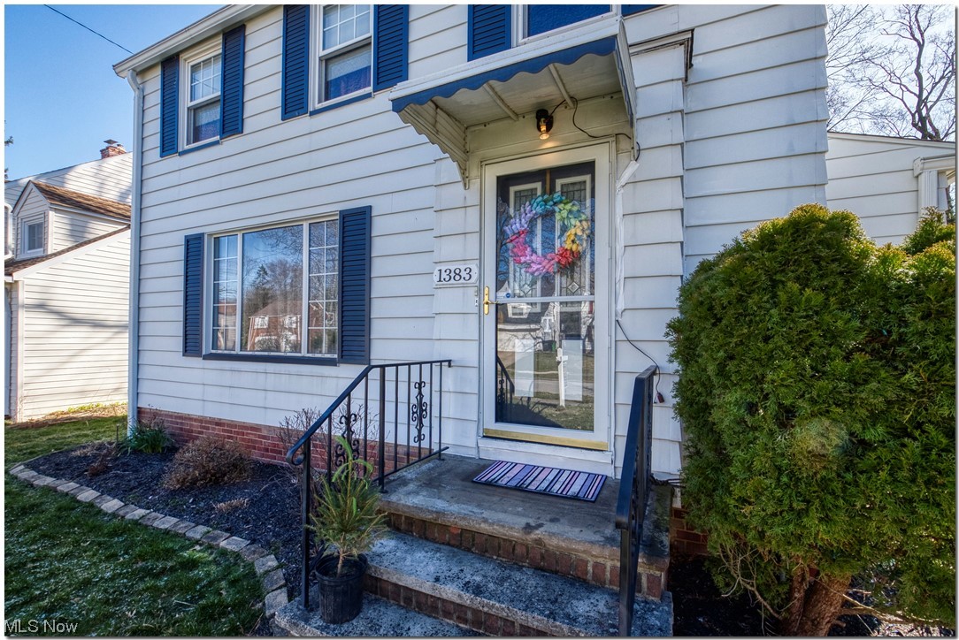 1383 Winston Road Cleveland, OH 44121 - Photo 2 of 35