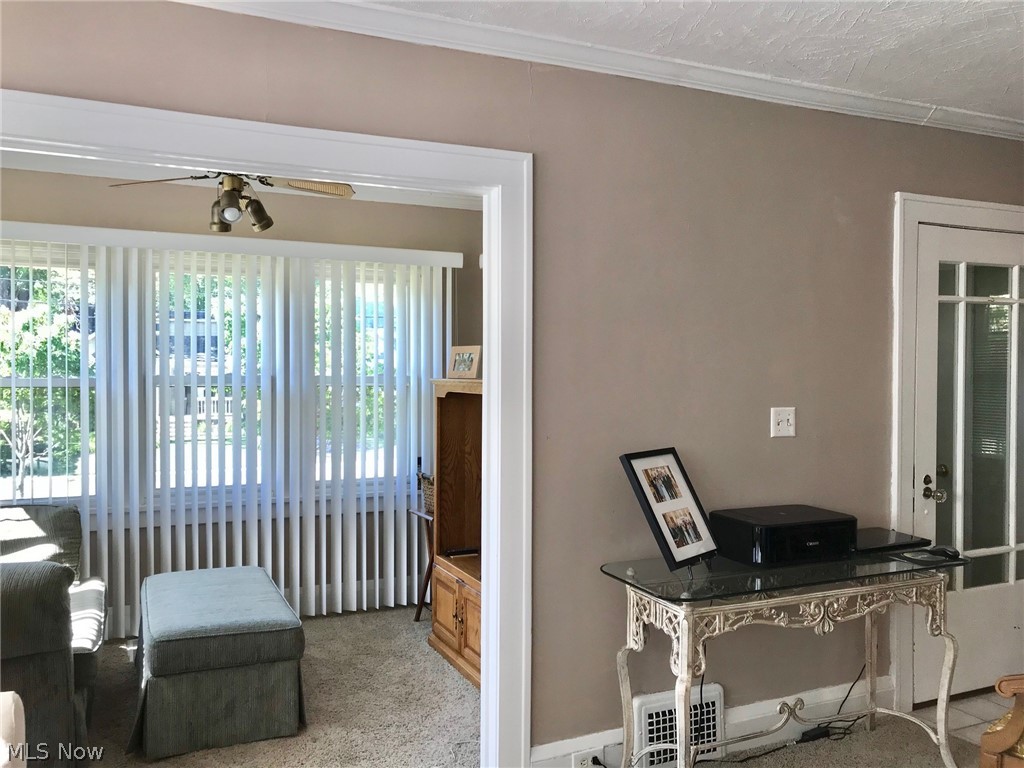 4548 Liberty Road Cleveland, OH 44121 - Photo 5 of 22