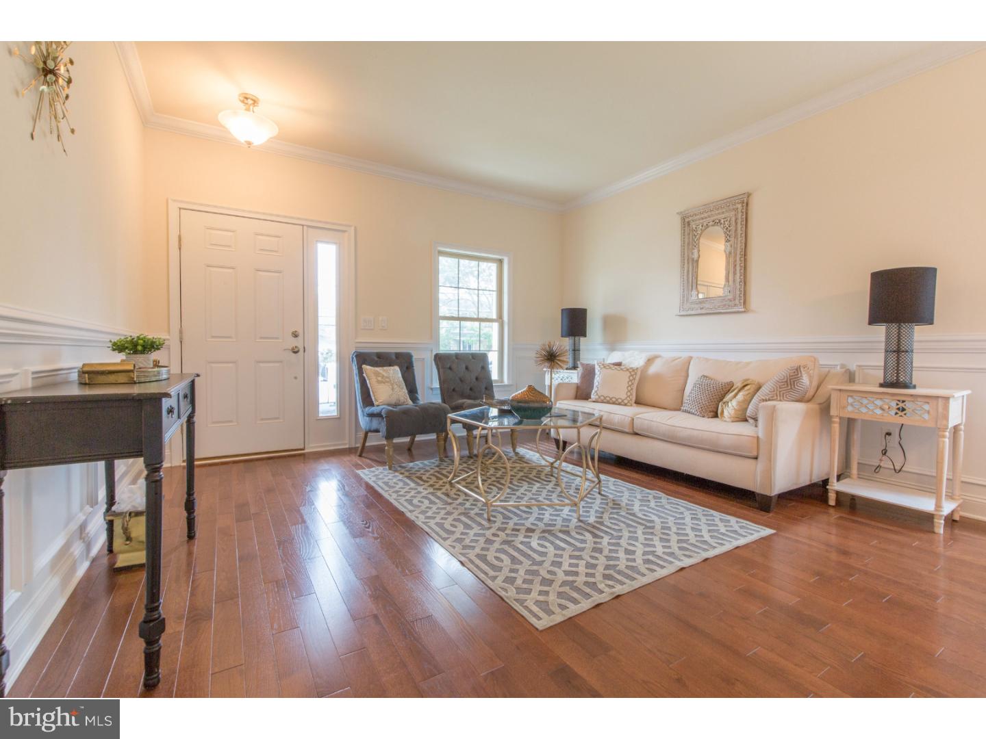 13111 Worthington Road Philadelphia, PA 19116 - Photo 3 of 25 Living Room