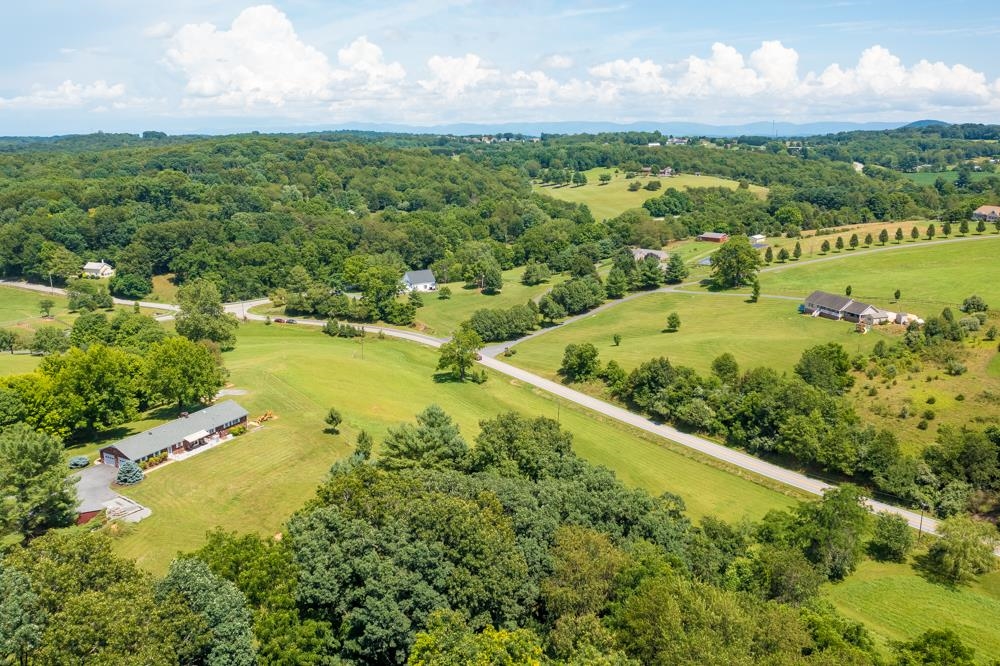 760 Frog Pond Road Staunton, VA 24401 - Photo 5 of 9 Gallery Image 5