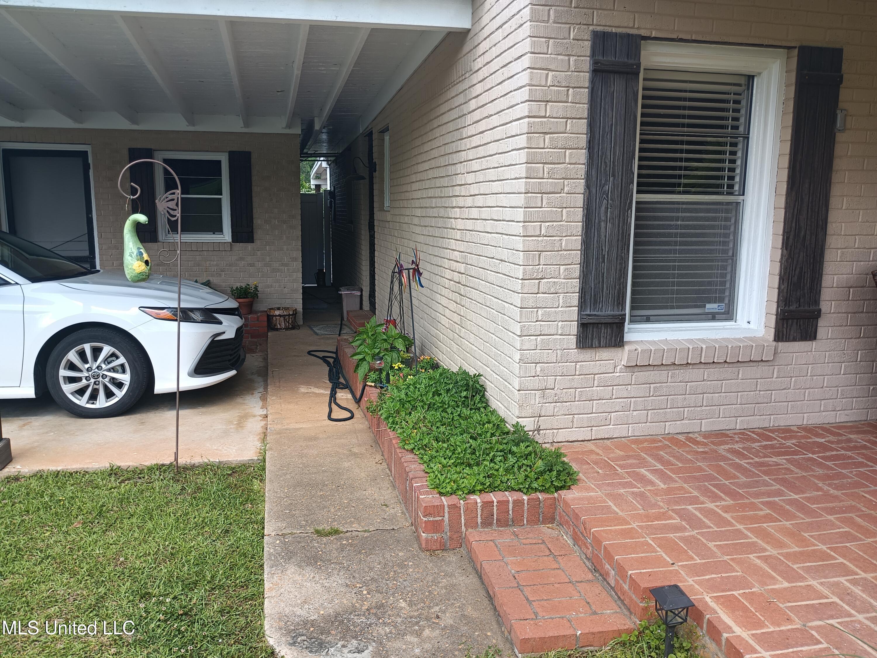 706 South Decatur Street Union, MS 39365 - Photo 3 of 46 Carport