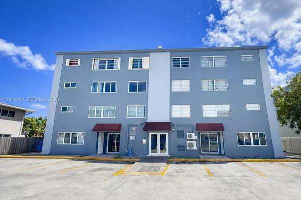 $220,000 | 1060 Crystal Lake Drive, Unit 401, Deerfield Beach, FL 33073