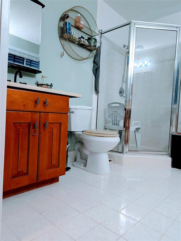 11240 Reveille Road Cooper City, FL 33026 - Photo 41 of 97 Looking into 1 side of master bath.