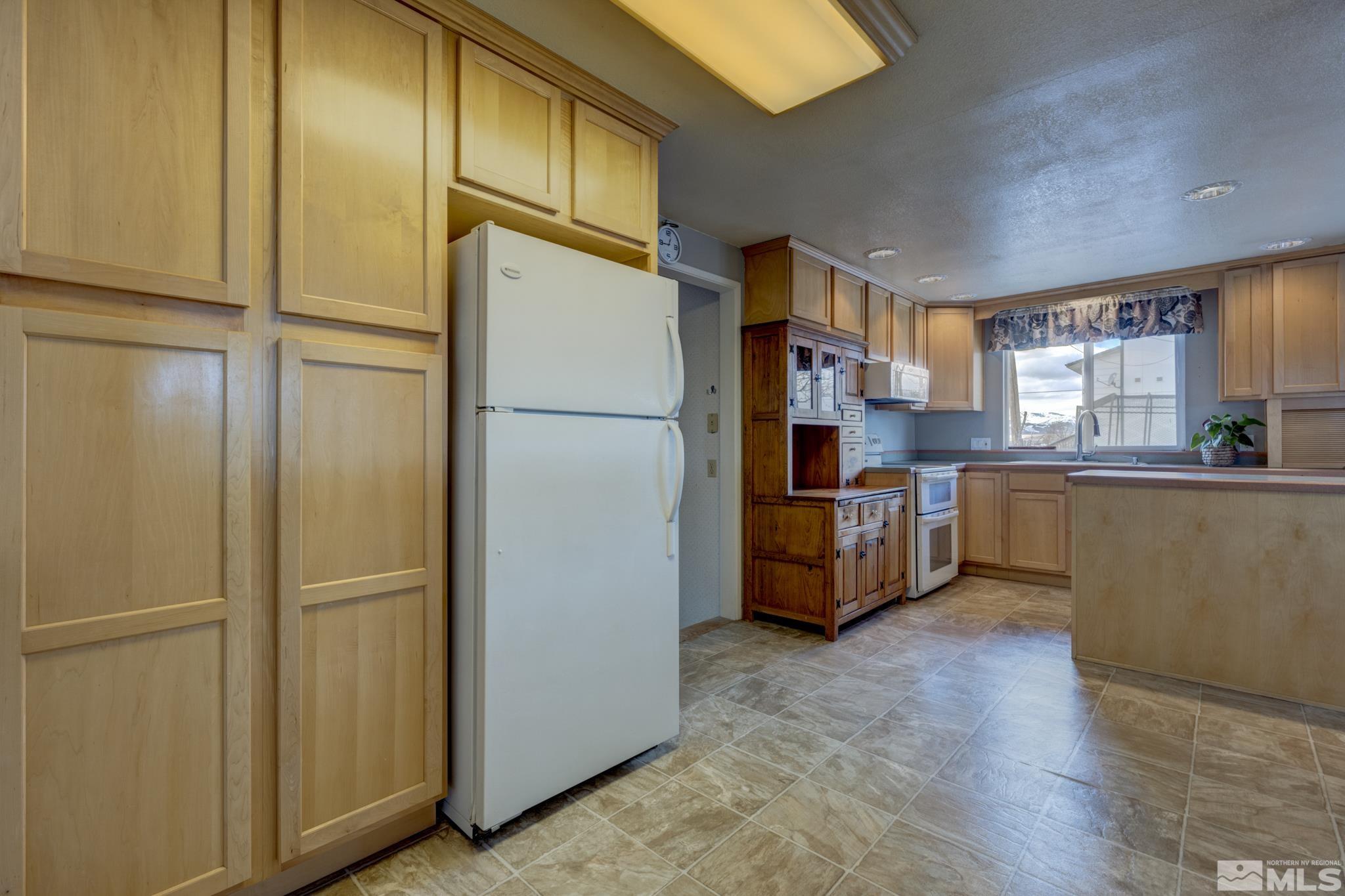 425 Alaska Street Reno, NV 89506 - Photo 4 of 36 Photo 4