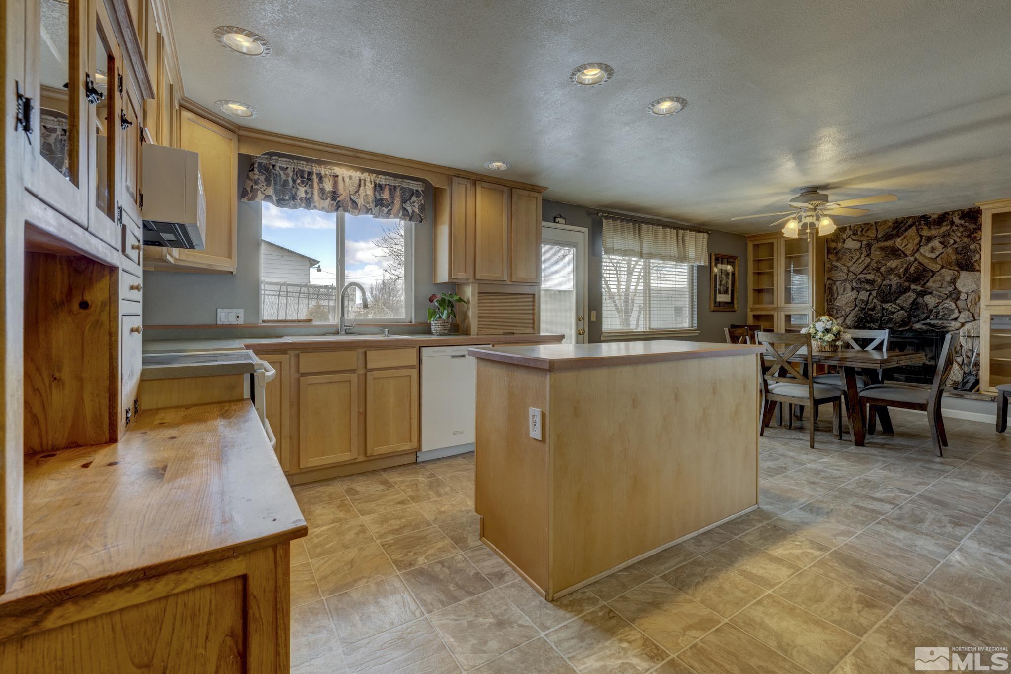 425 Alaska Street Reno, NV 89506 - Photo 5 of 36 Photo 5
