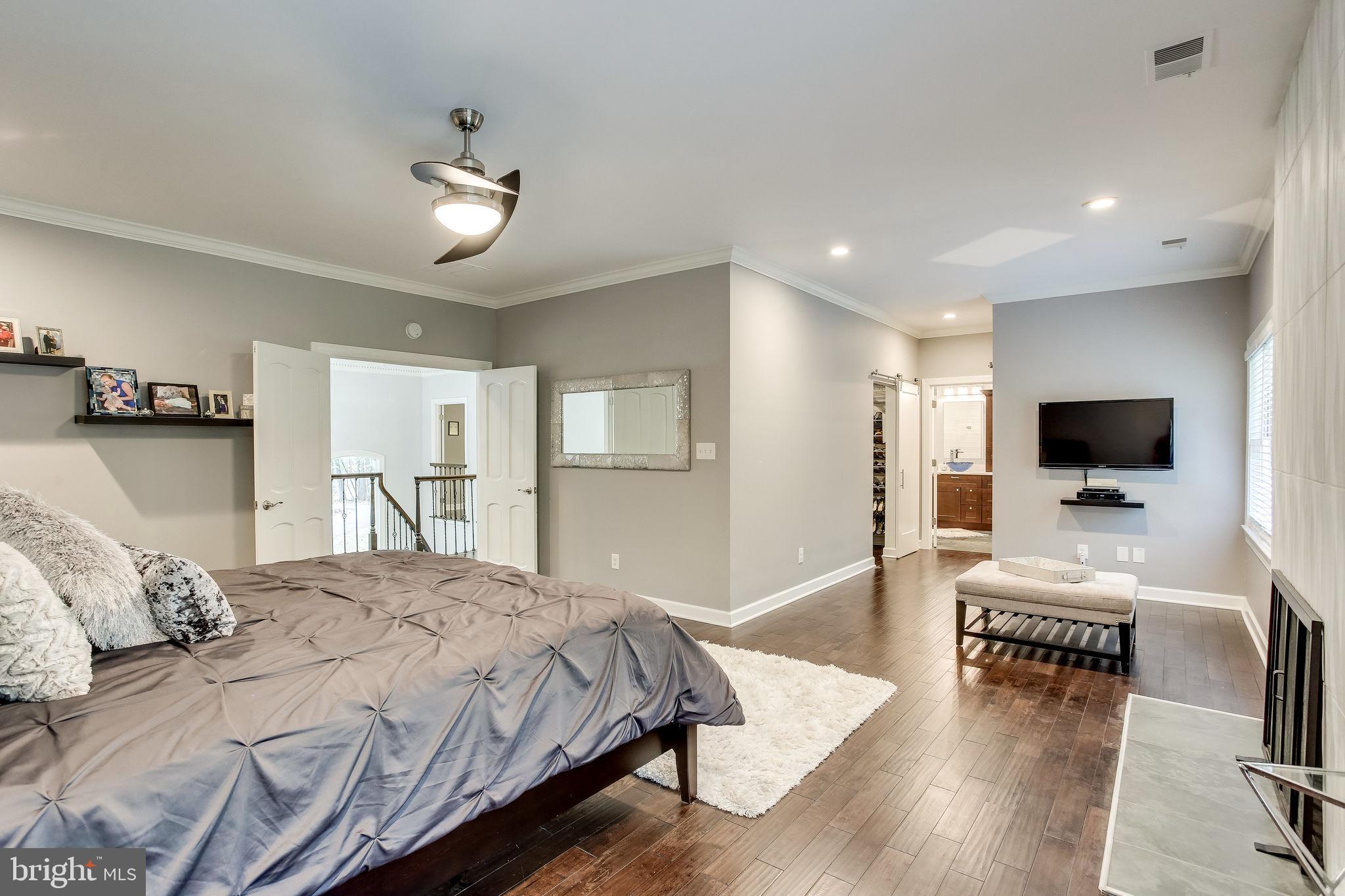 642 Springvale Road Great Falls, VA 22066 - Photo 25 of 44 Unwind with great read in the private sitting area